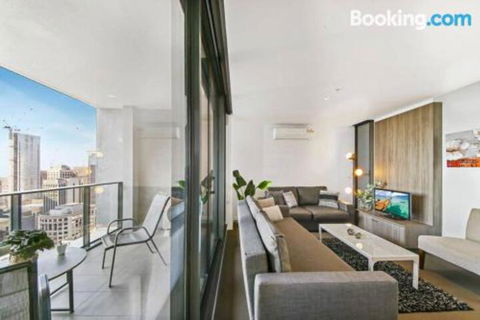 An Exquisite 2BR Apt With Stunning City Views - Hotel Gold Coast 2