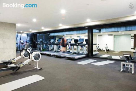 An Exquisite 2BR Apt With Stunning City Views - Hotel Gold Coast 1