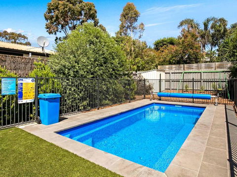 A Perfect Ten - Hotel Gold Coast 1