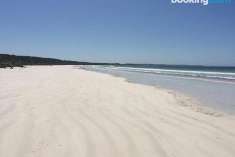 DEstrees Bay Beach House - Hotel Gold Coast 3