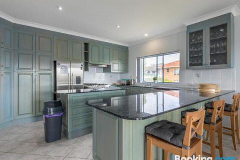 Villa San Gabriel Vincentia Sleeps 14 4pm Check Out Sundays - Hotel Gold Coast 1