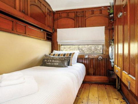 THE ANGAS CARRIAGE Alpine Southern Highlands 4pm Check Out On Sundays - Hotel Gold Coast 4