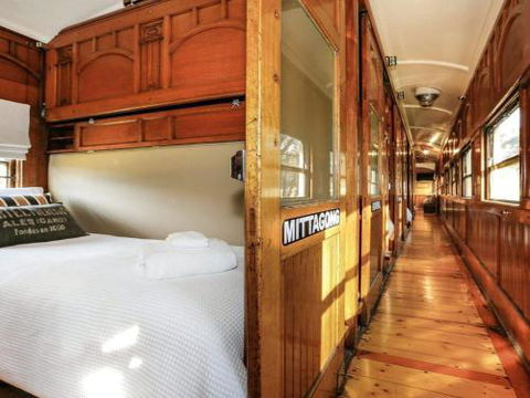 THE ANGAS CARRIAGE Alpine Southern Highlands 4pm Check Out On Sundays - Hotel Gold Coast 2
