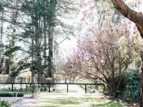 KIRRIEMUIR Burradoo Southern Highlands 4pm Check Out Sunday - Hotel Gold Coast 1