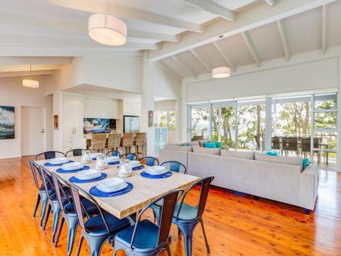 Harlequin Beach House 4pm Check Out Sundays - Hotel Gold Coast 0