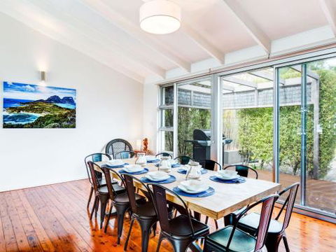 Harlequin Beach House 4pm Check Out Sundays - Hotel Gold Coast 1