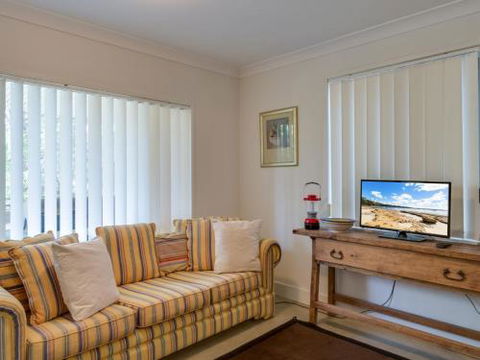 Kookaburra House At Vincentia 4pm Check Out Sundays - Hotel Gold Coast 2