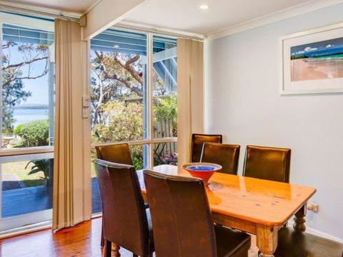 SORRENTO LAKESIDE Sanctuary Point 4pm Check Out Sundays - Hotel Gold Coast 3