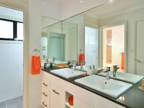 Stonefish Ground Floor 4pm Check Out Sundays - Hotel Gold Coast 1