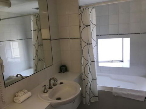 Snowonder Crackenback 36 - Hotel Gold Coast 5