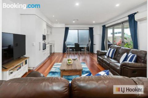 HIGH TIDES On ELLISTON - Hotel Gold Coast 1