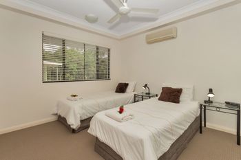 Oceansprey Beachfront Apartments - Hotel Gold Coast 3