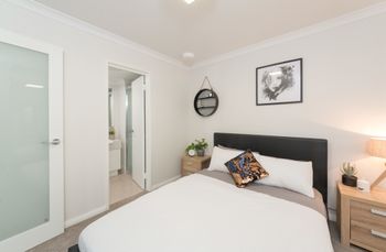 Lakeview Suite 06 - Hotel Gold Coast 2