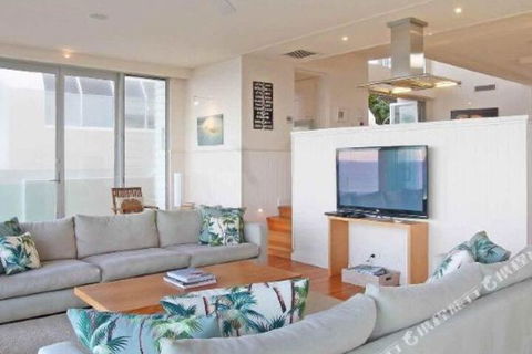 R & W Noosa Holidays 19 The Esplanade - Hotel Gold Coast 5