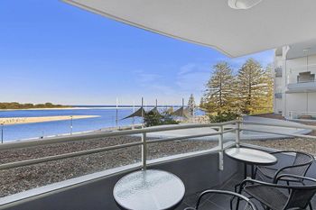 The Oak Room 106 - Hotel Gold Coast 0