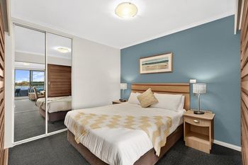 The Oak Room 106 - Hotel Gold Coast 4