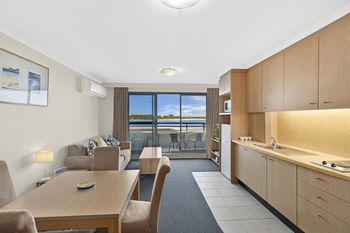 The Oak Room 106 - Hotel Gold Coast 6