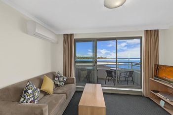 The Oak Room 106 - Hotel Gold Coast 5