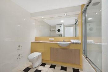 The Oak Room 106 - Hotel Gold Coast 3