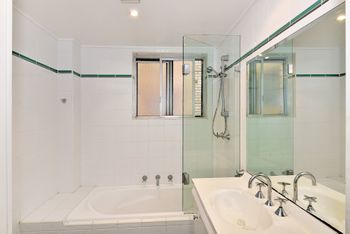 Parklea 5 - Hotel Gold Coast 2