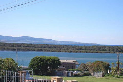 Water View House At Orient Point - Hotel Gold Coast 2
