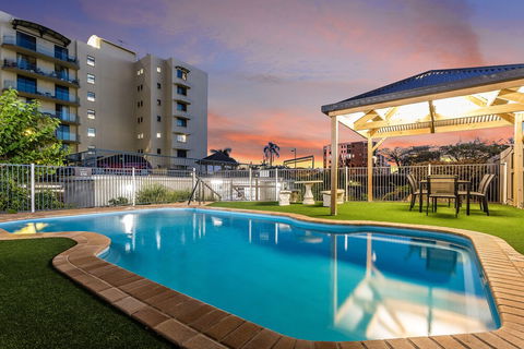 Penthouse On Suttons - Hotel Gold Coast 0