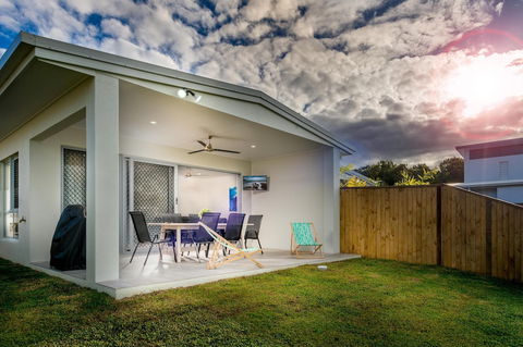 Blue Lagoon Villa B - Hotel Gold Coast 1