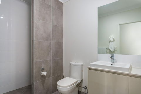 Blue Lagoon Villa B - Hotel Gold Coast 5