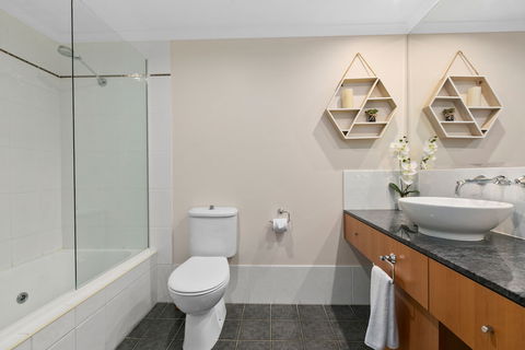 Poolside Apt In Alamanda Beachfront Resort 41 - Hotel Gold Coast 6