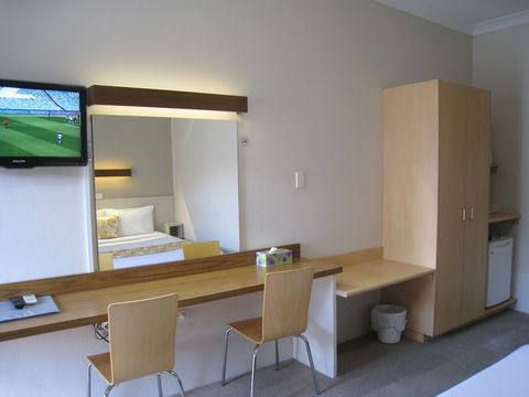 Country Lodge Motor Inn - Hotel Gold Coast 3