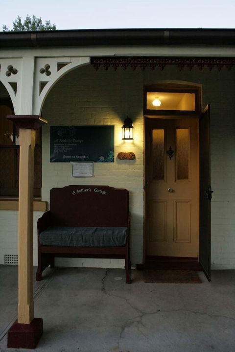 A Settler's Cottage - Hotel Gold Coast 1