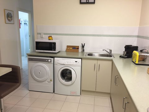 Lyreen's Apartment B&B - Hotel Gold Coast 5
