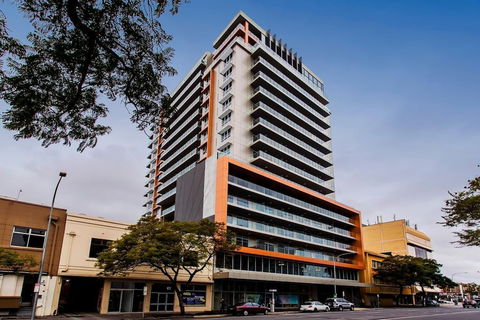 Astra Apartments Adelaide - Hotel Gold Coast 1