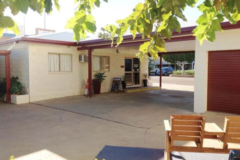 Longreach Motel - Hotel Gold Coast 3