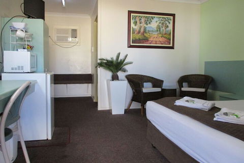 Longreach Motel - Hotel Gold Coast 7