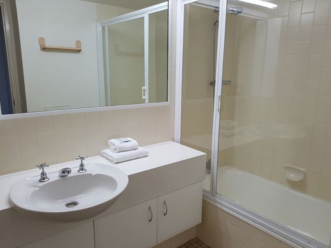 Burgess @ Kings Beach Apartments - Hotel Gold Coast 4