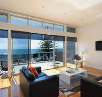 Penguin Waterfront Escape - Hotel Gold Coast