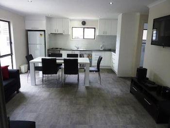 Garden Of Eden Caravan Park - Hotel Gold Coast 3