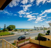 Esplanade Apartments at West Beach - Hotel Gold Coast