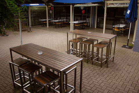 Sunnyside Tavern - Hotel Gold Coast 1