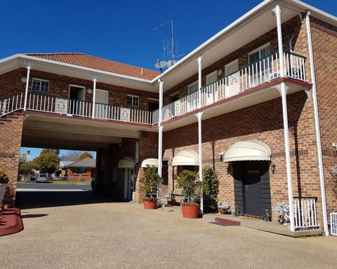 Golden Age Motor Inn Queanbeyan - Hotel Gold Coast 3