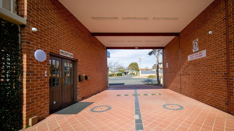Hamiltonâ€™s Queanbeyan Motel - Hotel Gold Coast 2