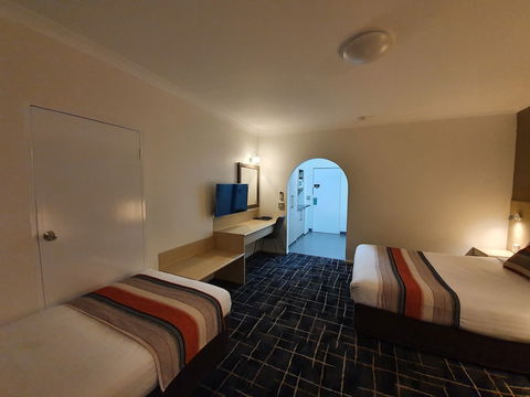 Hamiltonâ€™s Queanbeyan Motel - Hotel Gold Coast 6