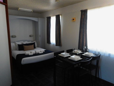 Two Shores Holiday Village - Hotel Gold Coast 1