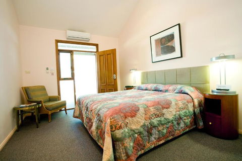 Gundaroo Colonial Inn - Hotel Gold Coast 3