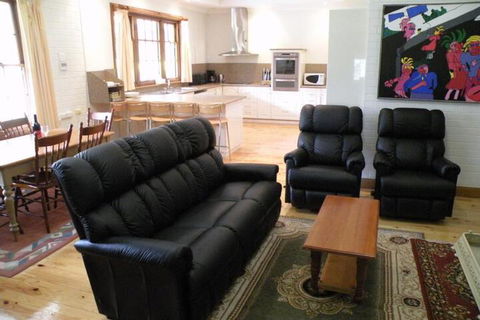 Pinkerton Hill Naracoorte - Hotel Gold Coast 5