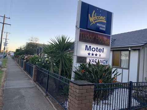 Tudor House Motel - Hotel Gold Coast 1