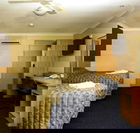 Sun Palms Motel - Hotel Gold Coast