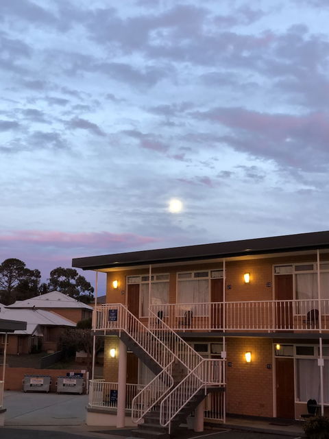 Queanbeyan Motel - Hotel Gold Coast 0