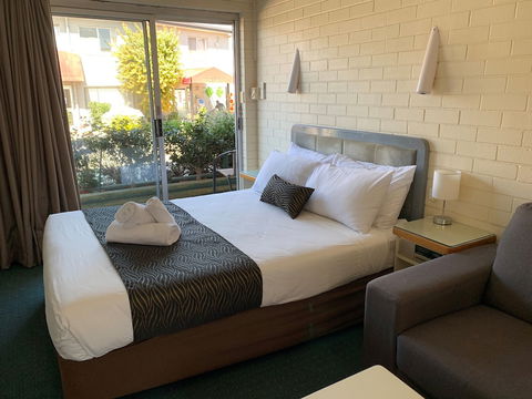 Crest Motor Inn - Hotel Gold Coast 2